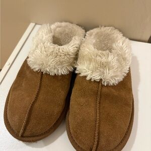 Cozy Brown Slippers with Cream Fur Lining